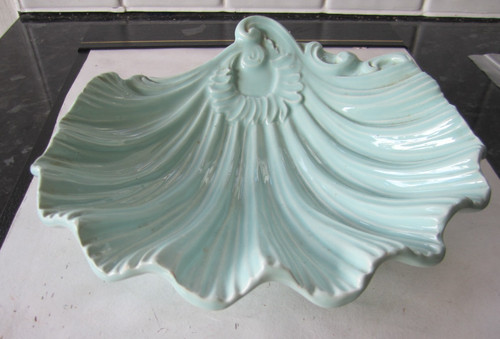 Attractive pastel green - an,