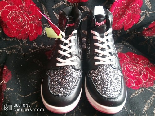 New box ladies size 5 - new,