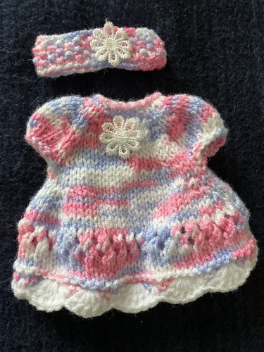 Hand knitted dolls clothes - , to