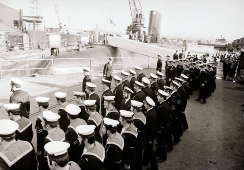 Submarine hms conqueror - conqueror, seen