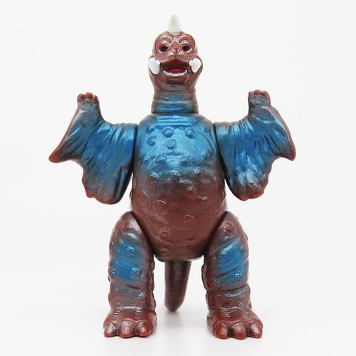 Ultraman sofubi kaiju peguila - ultraman,