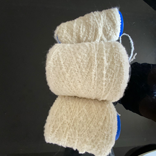 870g creamecru boucle yarn - 870g,