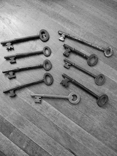 Vintage keys assorted - vintage, 9