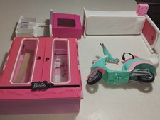 Barbi Doll, Bundle Includes