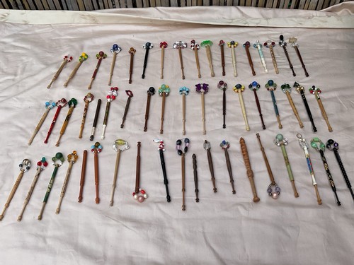 Large bundle lace - bobbins, over
