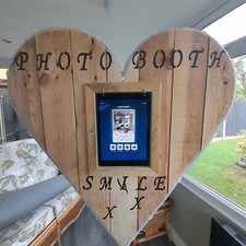 Photo Booth/ Selfy Pod for sale incl iPad, software and tripod.