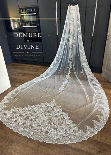 Demure divine white - &,