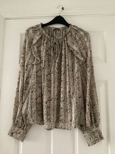 Ladies blouse. Tie neck. Long