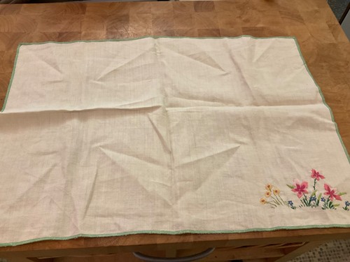 Pretty vintage floral tapestry - pretty,