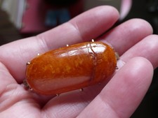 Vintage Butterscotch Amber and Gold Gilt Metal Brooch