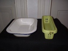 VINTAGE ENAMEL PIE DISH 28 x 20.5 cm + 2 new long baskets suitable for cutlery
