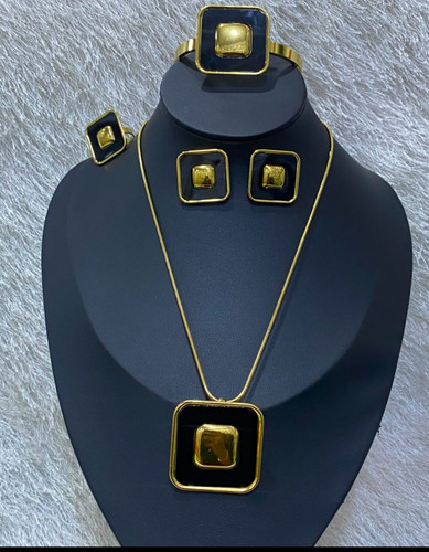 Gold tone black square - gold,