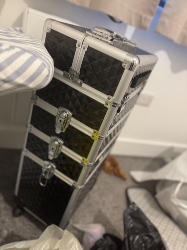 Large make bag vanity case - up,