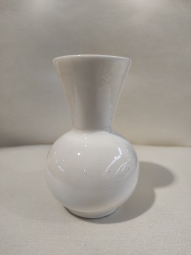 Lavenia small white vase - lavenia,,
