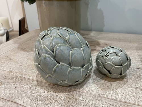 Pair artichokes from - artichokes,