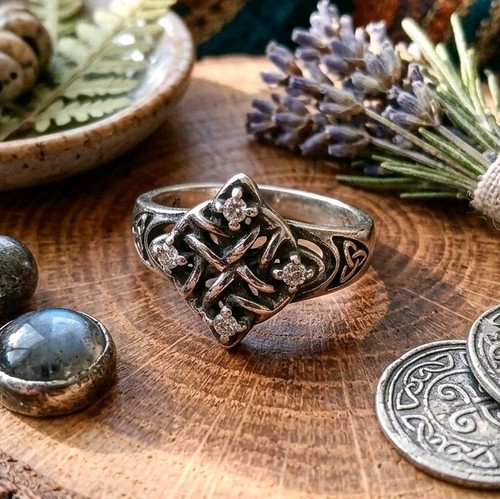 Celtic witches knot - witches, s925