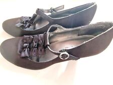 Red Level Black Shoes Size 5