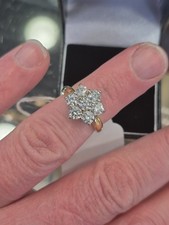 18ct/750 2ct Daisy Cluster/