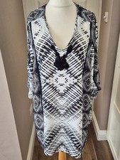 Sempre Piu By Chalou V- Neck