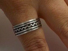 Lovely 925 Silver Wave Design Ring..