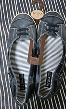 NEW SIZE 6 WOMEN'S CANVAS SHOE FAT FACE