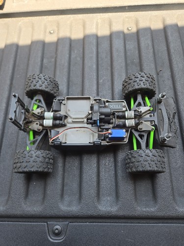 Traxxas rally car revo - 1/16,