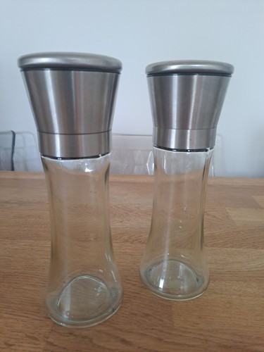 Salt and pepper shakers - pepper,