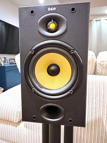 Dm601 bookshelf speakers - b&w,