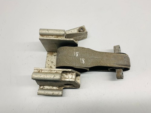 Bmw engine mount - i8,
