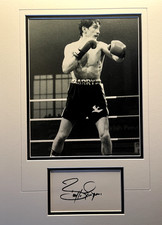 BARRY McGUIGAN - WORLD CHAMPION BOXER - EXCELLENT SIGNED PHOTO DISPLAY