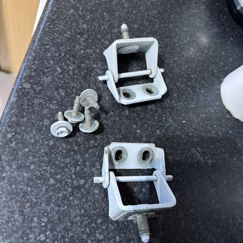 Ford fiesta mk7 - boot, hinges