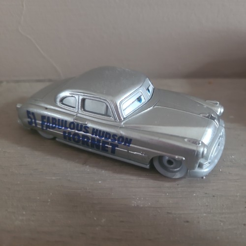 Disney 100 pixar cars - 100,