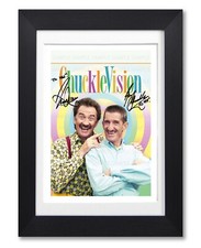 CHUCKLEVISION CAST SIGNED