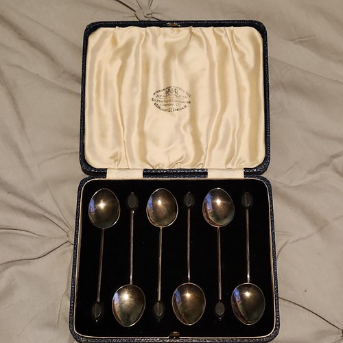 The goldsmiths silversmiths - the,