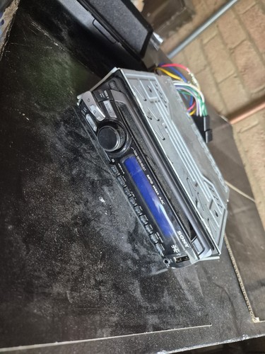 Sony radio car stereo - cd,