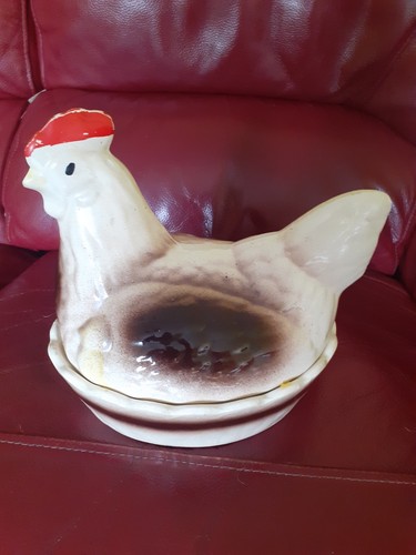 Vintage chicken basket egg - on,