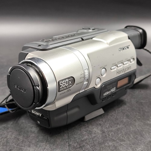 Sony ccd tr748e video camera - ccd-tr748e,