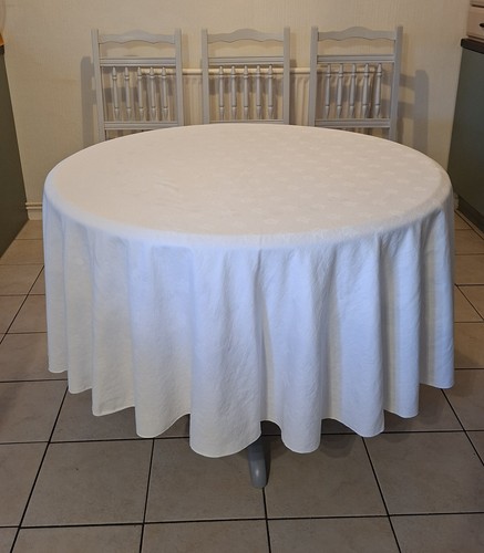 Round white damask tablecloth - round,