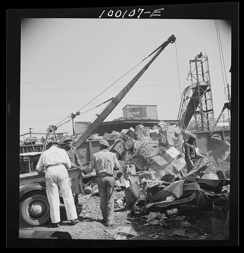 Photo 1930s scrap metal - scrap,