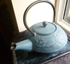 VINTAGE TETSUBIN STYLE JAPANESE CAST IRON TEA POT
