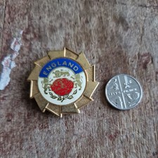 ENGLAND  F C - 70's VINTAGE INSERT  COLLECTABLE FOOTBALL Pin BADGE