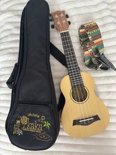 Traditional Hawaiian Ukulele With Strap And Case In Excellent Condition