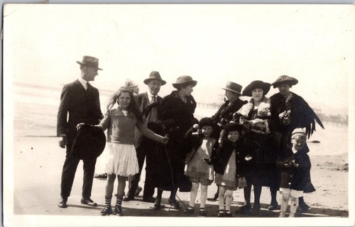 Rppc postcard large family - postcard,