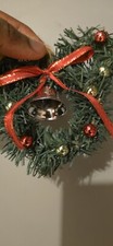 SMALL CHRISTMAS HEART SHAPED GREEN DISENY WREATH REEF WITH BELL