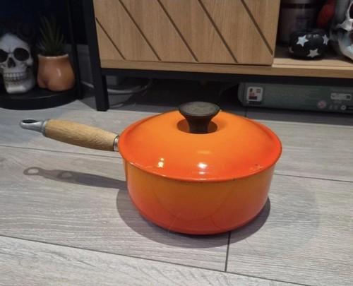 Vintage creuset cast - le, iron