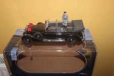 SIGNATURE MODELS AMOURED