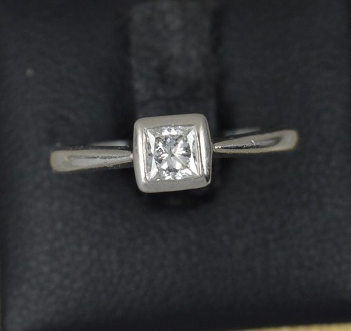 Palladium and 4ct princess - palladium, 0.4ct