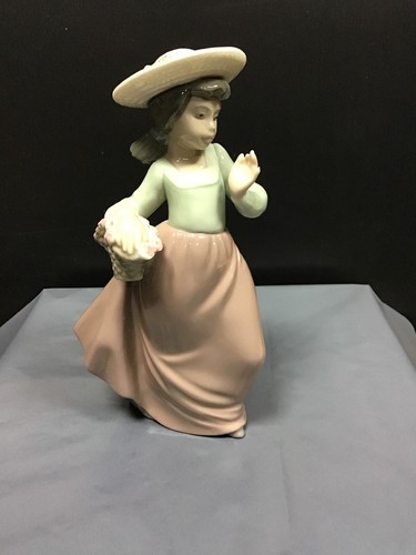 Nao lladro young girl - nao, with