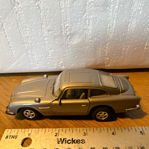 James bond aston martin db5 - aston,