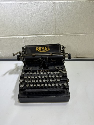 Royal standard typewriter - standard,